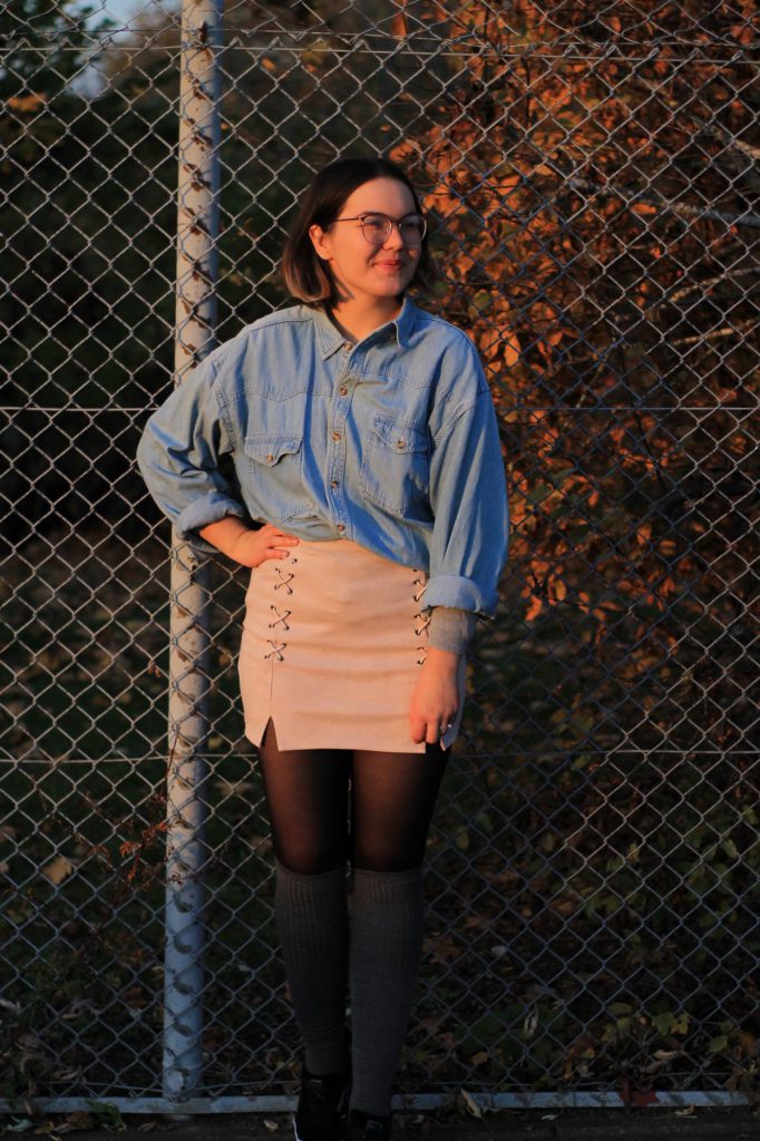 Herbstoutfit mit Jeans Hemd und Rock Herbstoutfit mit Jeans Hemd und Rock